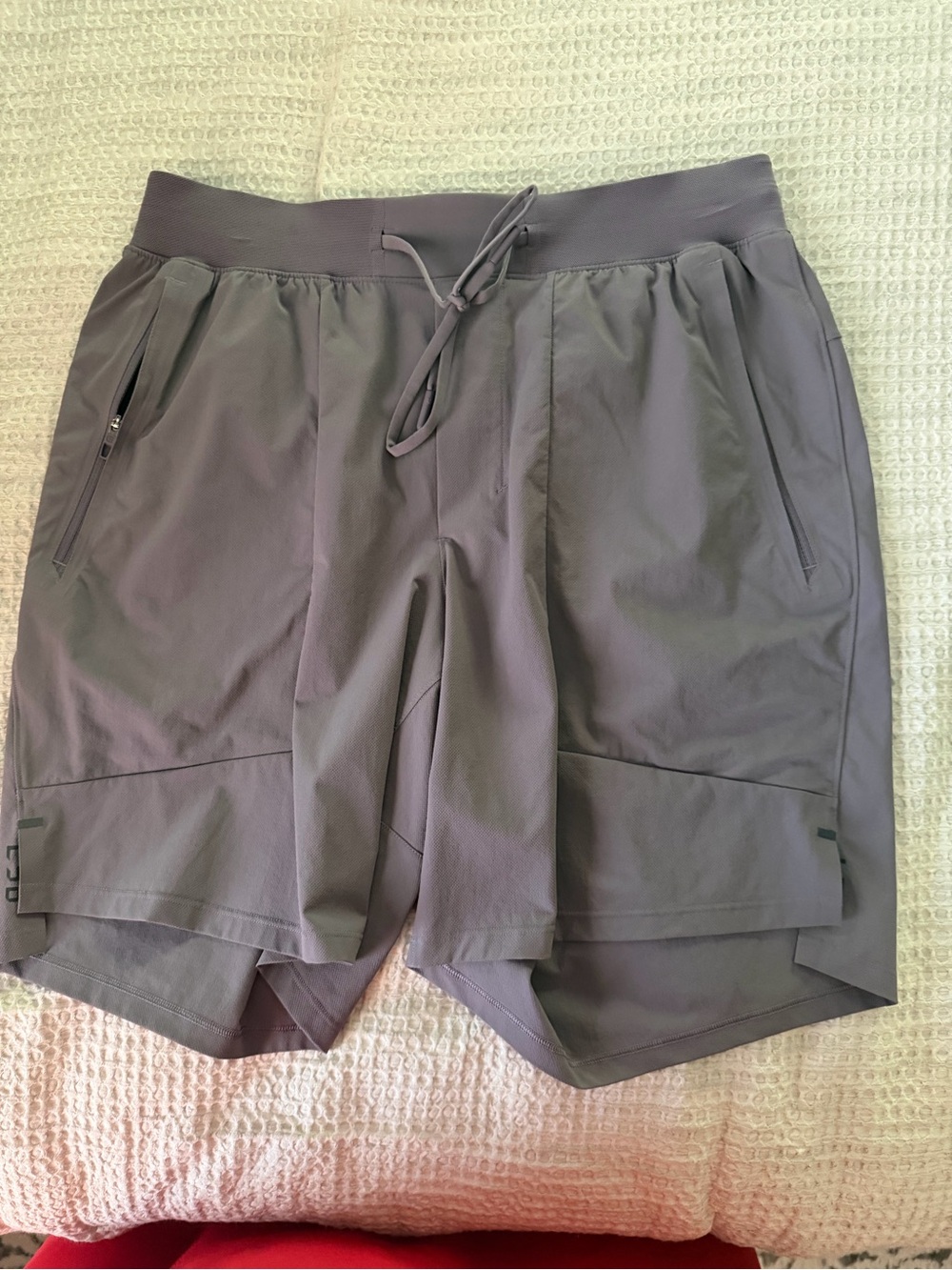 lululemon athletica Men's Hybrid Performance Shorts — Charcoal Gray